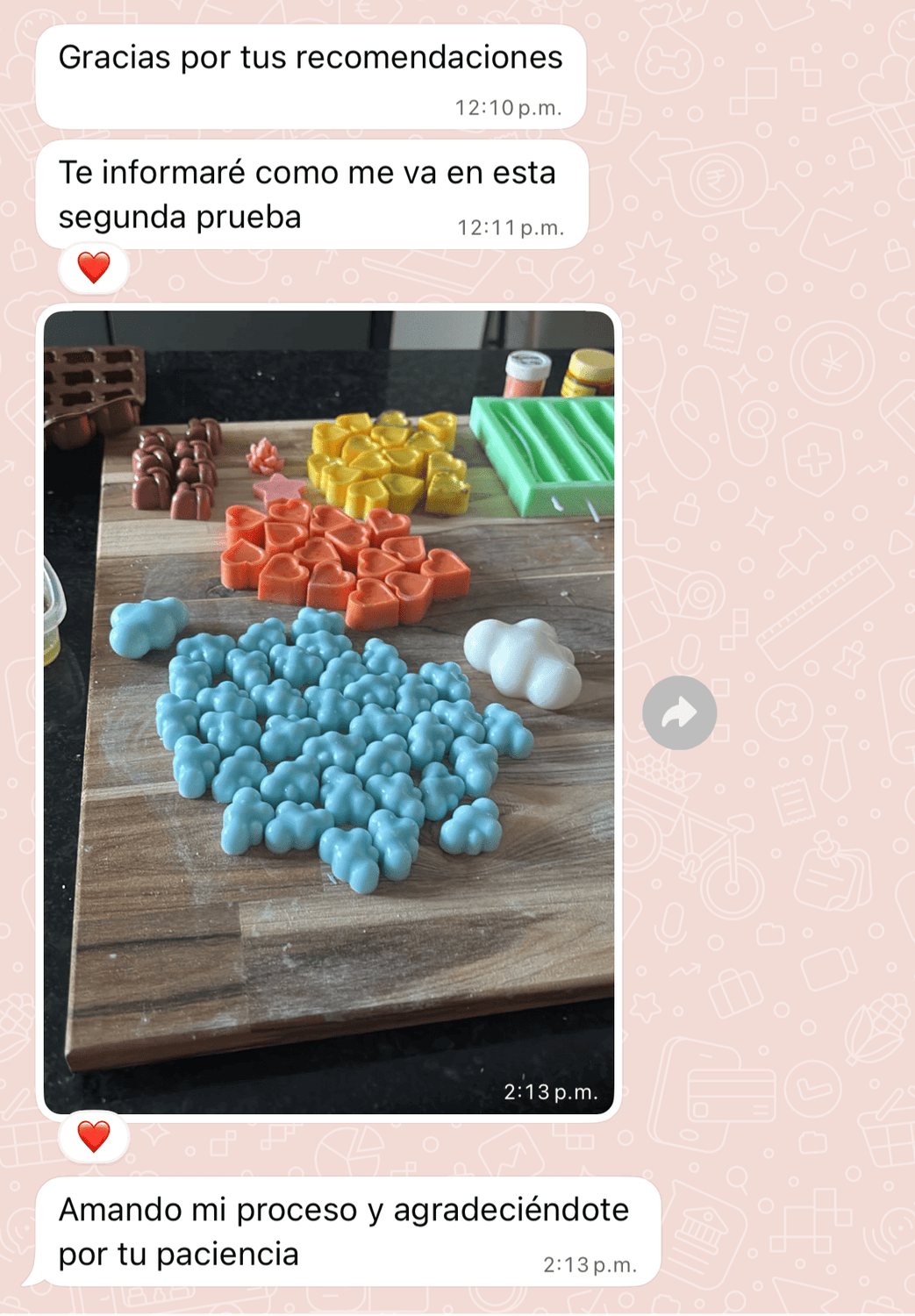 Testimonio de alumna mostrando sus wax melts
